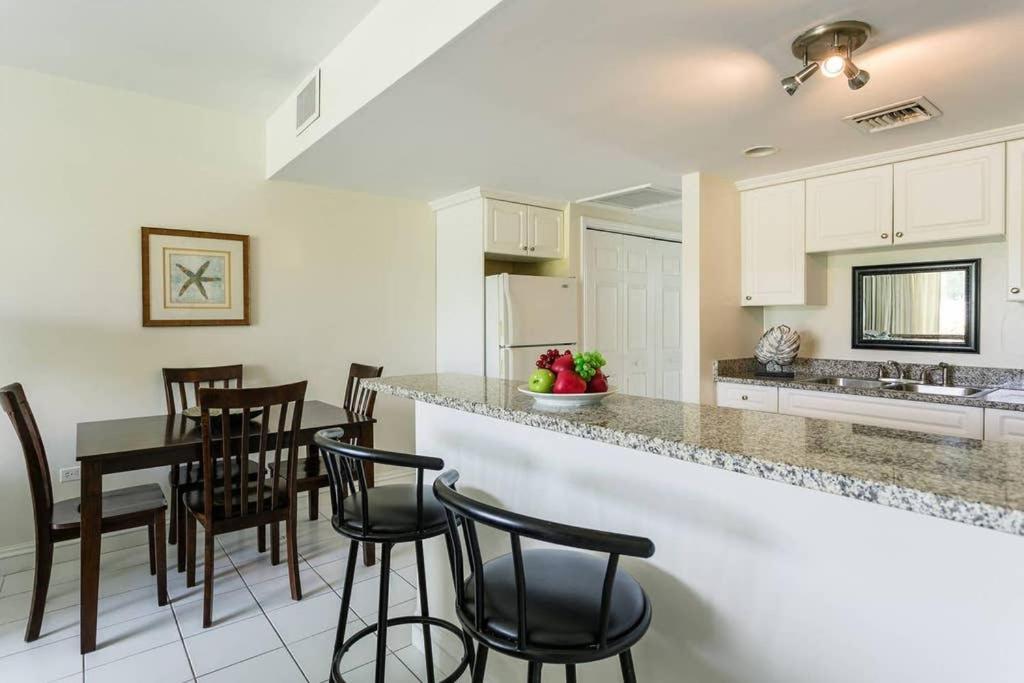 Beach Living At Island Pine Villas Blp Джордж Таун Екстериор снимка
