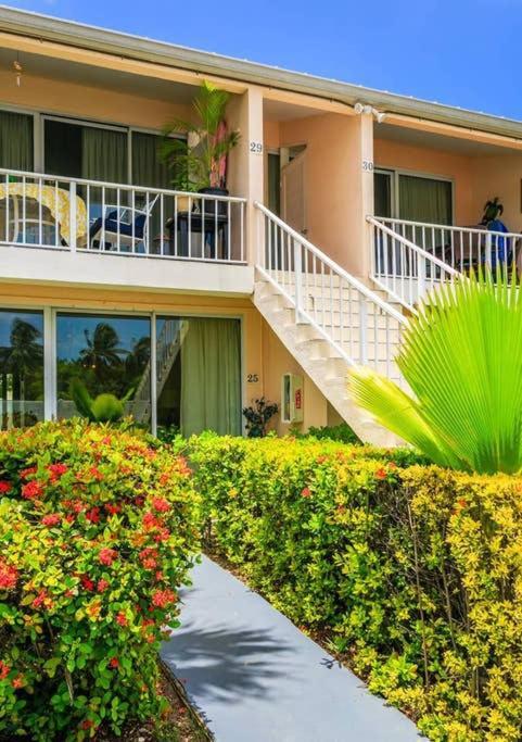 Beach Living At Island Pine Villas Blp Джордж Таун Екстериор снимка